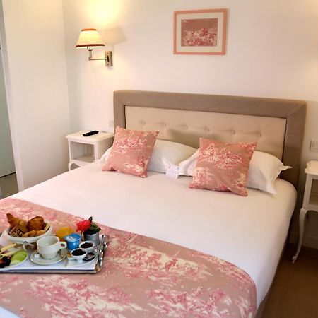 Hotel Restaurant Le Lion D'Or Saint-Hilaire-du-Harcouet Bilik gambar
