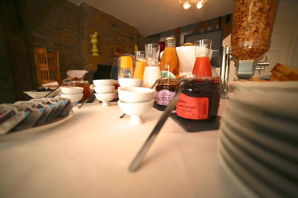 Hotel Restaurant Le Lion D'Or Saint-Hilaire-du-Harcouet Luaran gambar