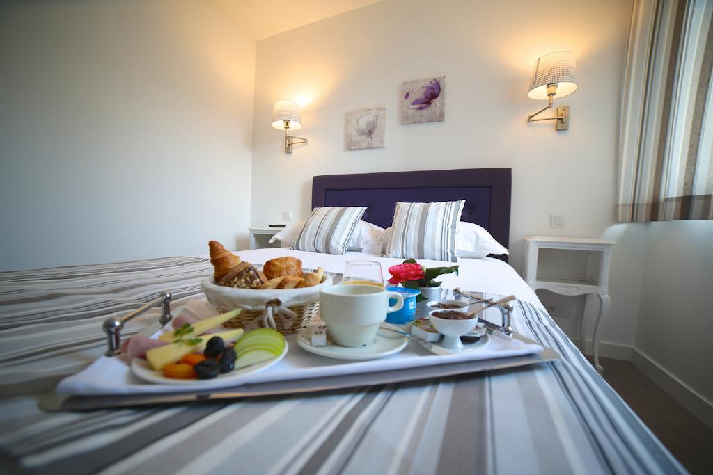 Hotel Restaurant Le Lion D'Or Saint-Hilaire-du-Harcouet Bilik gambar