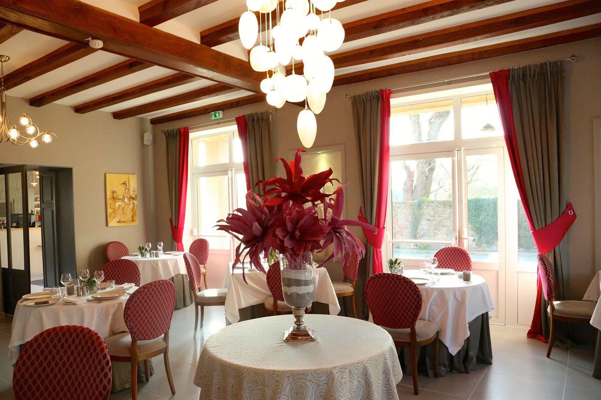 Hotel Restaurant Le Lion D'Or Saint-Hilaire-du-Harcouet Luaran gambar