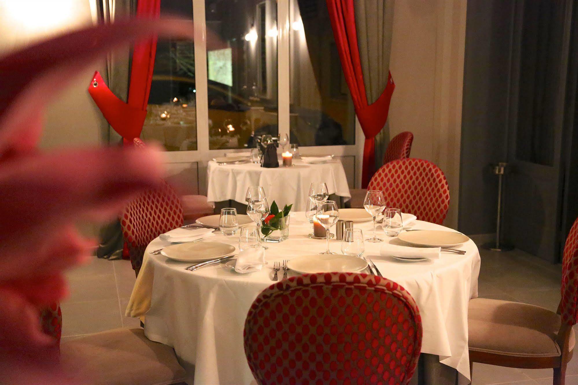 Hotel Restaurant Le Lion D'Or Saint-Hilaire-du-Harcouet Luaran gambar